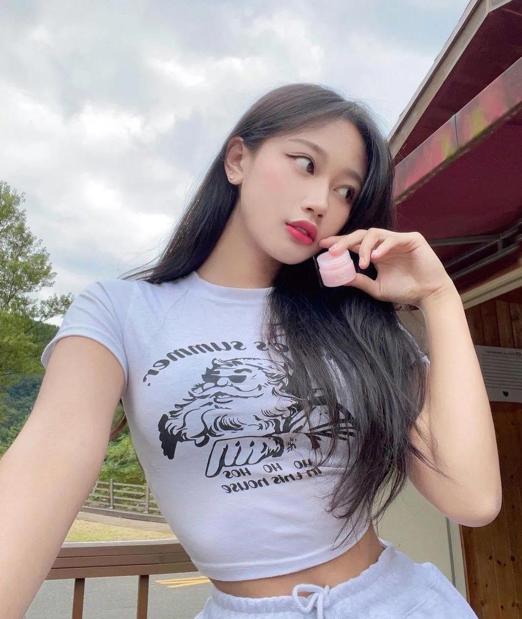 女主播|95后的韩国百变女主播 yesul