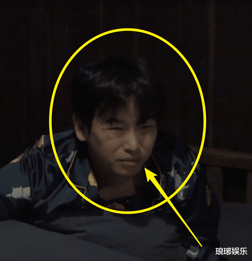 明星素颜|《向往5》半夜起床被拍素颜，彭昱畅太真实，张艺兴我却看愣了