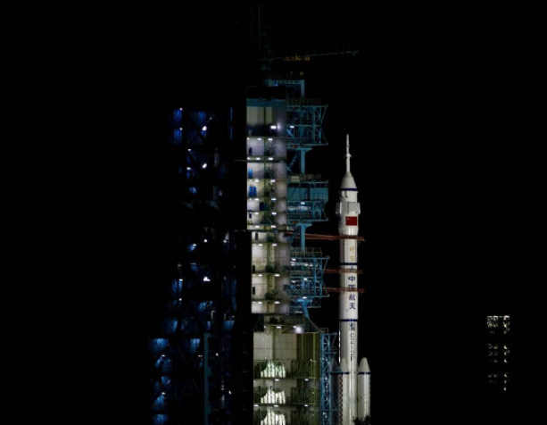 王亚平|追星当追王亚平，致敬首个出舱的中国女宇航员！美国女宇航员表态