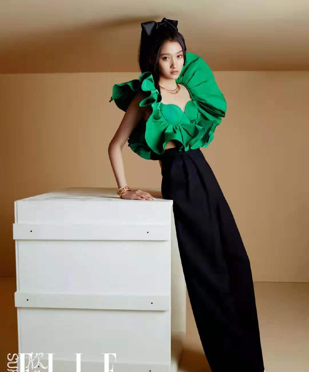 姚姚时尚|关晓彤时尚杂志大片:7套LOOK各种风格随意切换,时尚表现力超强