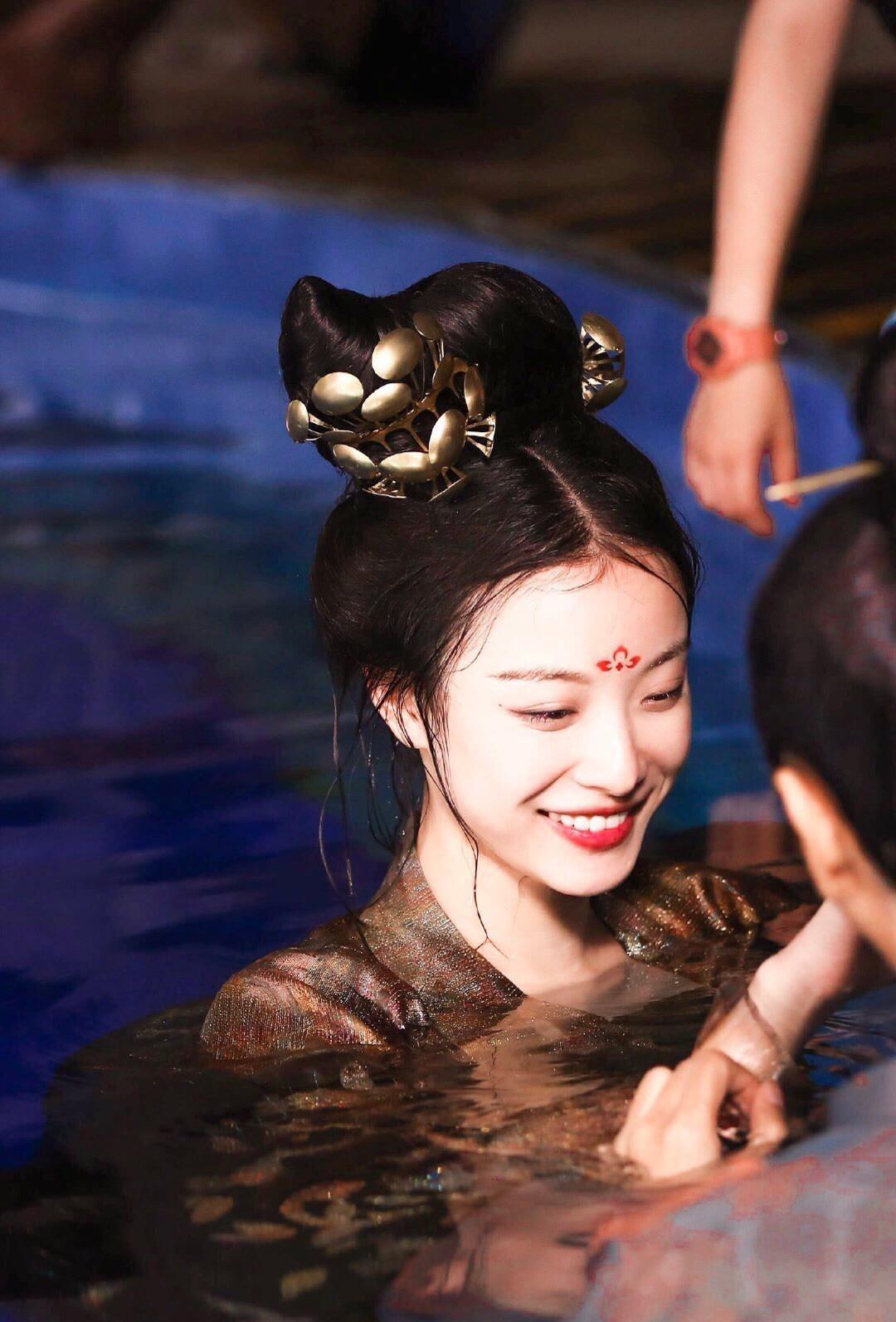 木木尔小倩|这张脸和身材不是专门为旗袍生的吗？