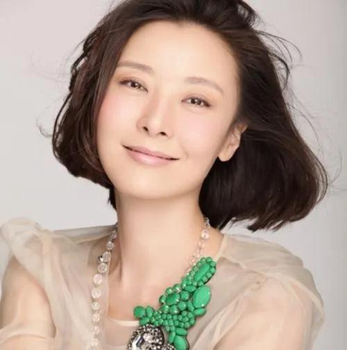 柯蓝|演员柯蓝，23岁年薪60万，4段情史太精彩