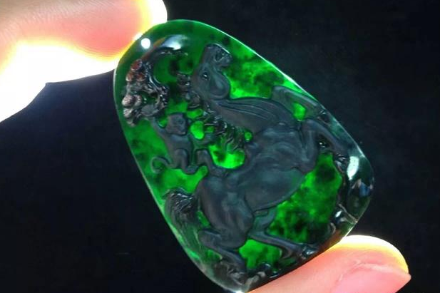 翡翠|有一种翡翠，被称为“情人的影子”