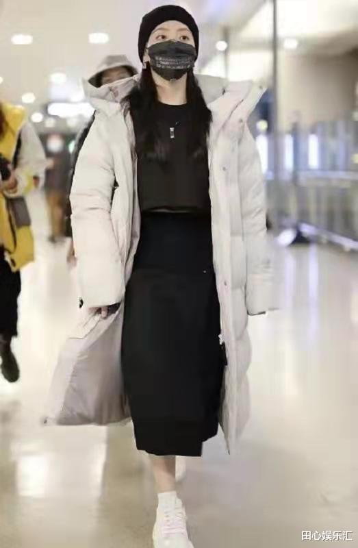 |张靓颖和男朋友大方出现在机场,甜蜜恩爱很配