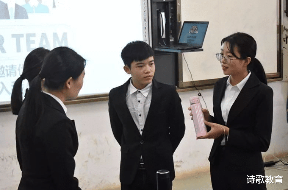 女人味|有种大学专业毕业即失业,表面风光很高大上,毕业求职处处碰壁