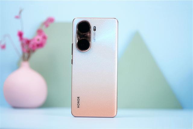 布隆|真·驯龙高手！首发骁龙7系最强芯：荣耀60 Pro上手实测