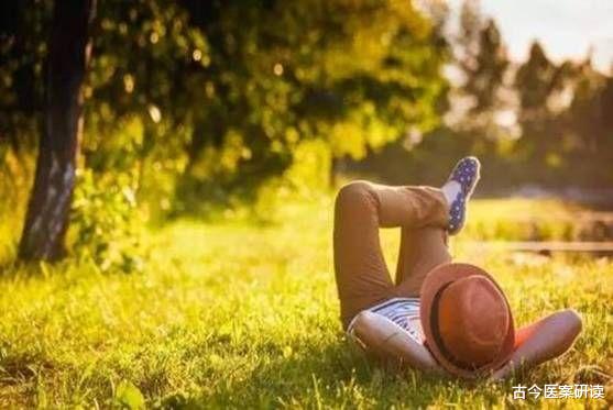 营养膳食|每天1碗面条致57岁阿姨骨折吗?医生:这种面条天天吃,骨骼早已被“掏空”