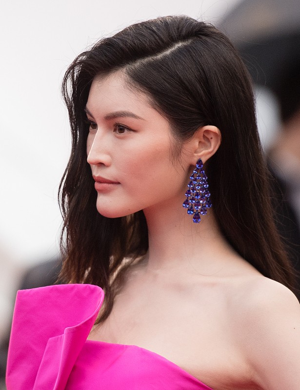 BiuVogue|何穗在戛纳红毯上太敢穿，裙子华丽还大气，看一眼就忘不掉