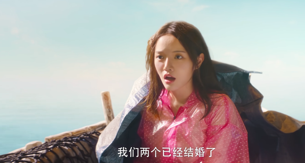 美人鱼|又一部网大烂片，《美人鱼》全片靠克拉拉吸眼球，全程“躺着演”