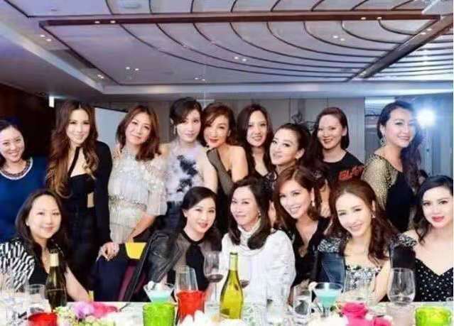 徐子淇|港圈贵妇聚会现实，徐子淇拼地位成中心人物，李嘉欣受冷落