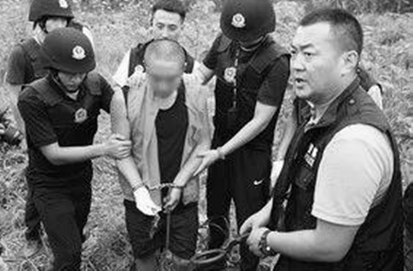 魅力導師 齊氏兄弟落網記：聯合同父異母哥哥協同作案，搶劫殺人，殘暴無情