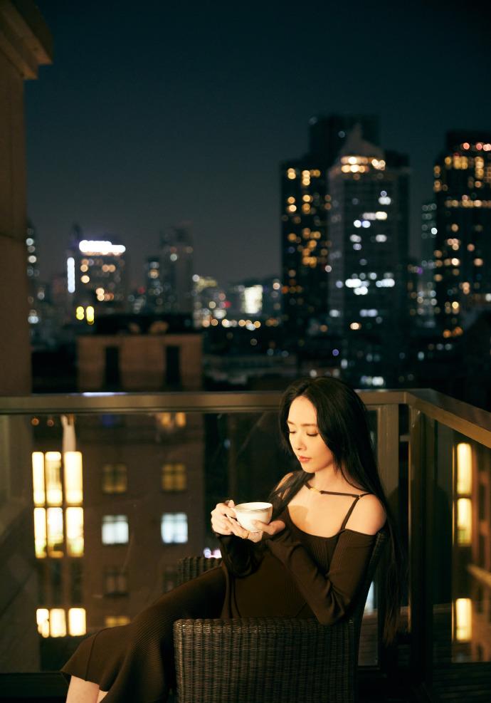 房姐地产观 37岁郭碧婷二胎提上日程？活动近照小腹隆起好明显，脸也变圆润了
