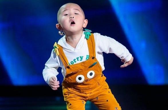 张峻豪|5岁上春晚，为父母挣数百万的张峻豪，如今为何没有任何消息了