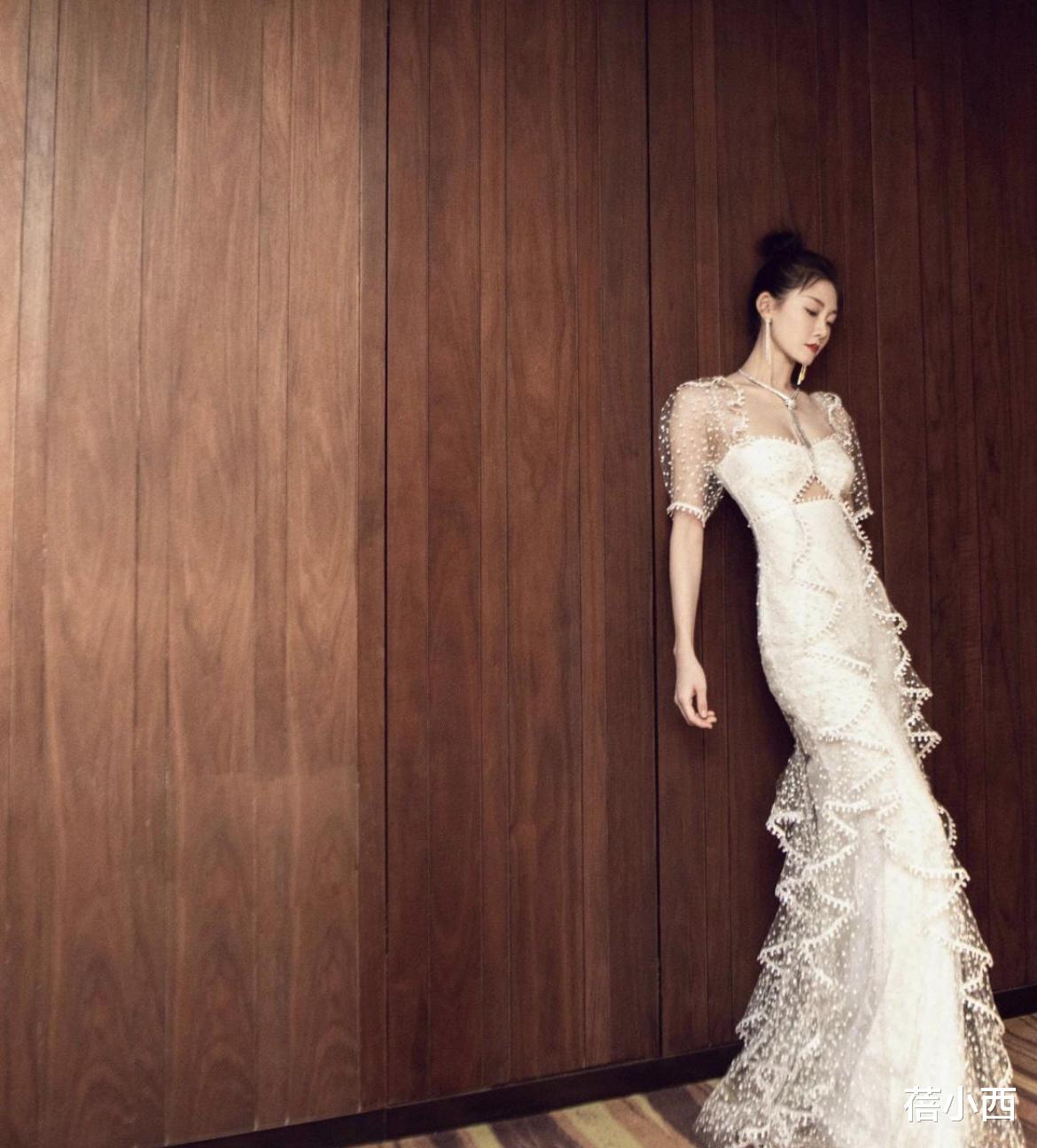 苗苗|难怪“郑恺”这么爱“苗苗”，穿粉色纱裙气质高雅，我给100个赞