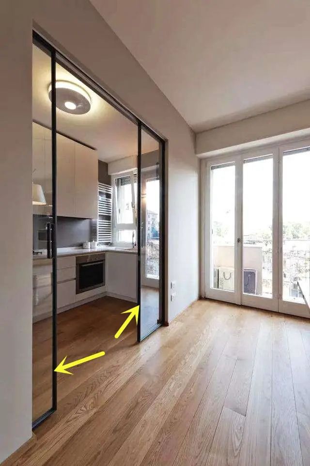 厨房做门别再用老套路了，这种入墙式更轻便更不占地，太实用了！