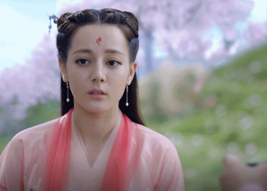 迪丽热巴|靠美貌、火辣身材出圈的迪丽热巴，是怎么把自己“作死”的？