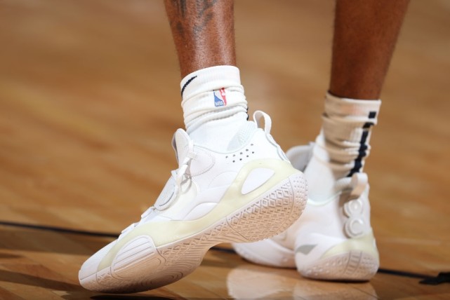 李宁|NBA球员上脚：伊戈达拉和库里弟弟上脚库里8，巴特勒上脚李宁闪击7