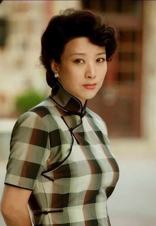 王静|著名演员王静：含泪拯救父母，将爱扩散，至今婚姻成谜