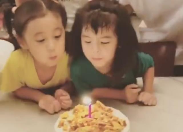 奶球妈咪聊|贾静雯仨女儿久违同框,4岁波妞涂绿色眼影搞怪大笑,黑虫牙抢镜