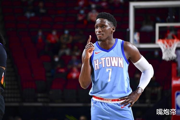 火箭队|三巨头58+14+14！火箭破队史51年纪录，考神4分5犯，沃尔炮轰哈登
