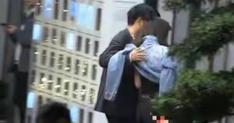 王诗龄|王诗龄度假结束现身,12岁身高快赶超爸爸,太像李湘差点被认错