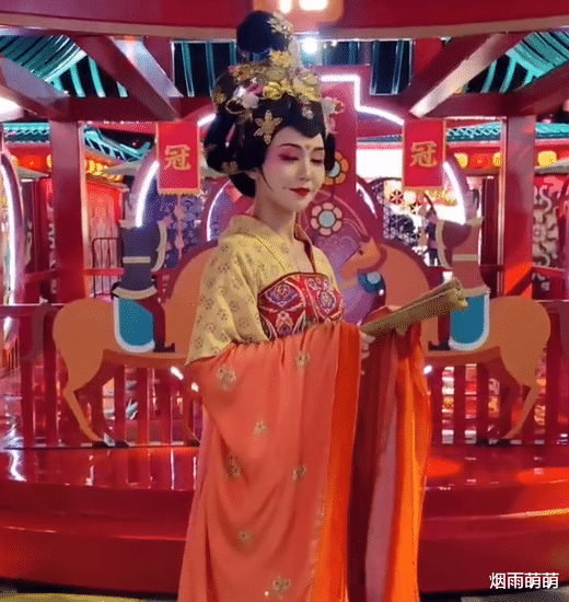 小姐姐|“不倒翁小姐姐”还记得吗?结婚产子后被网友偶遇,直言:变味了