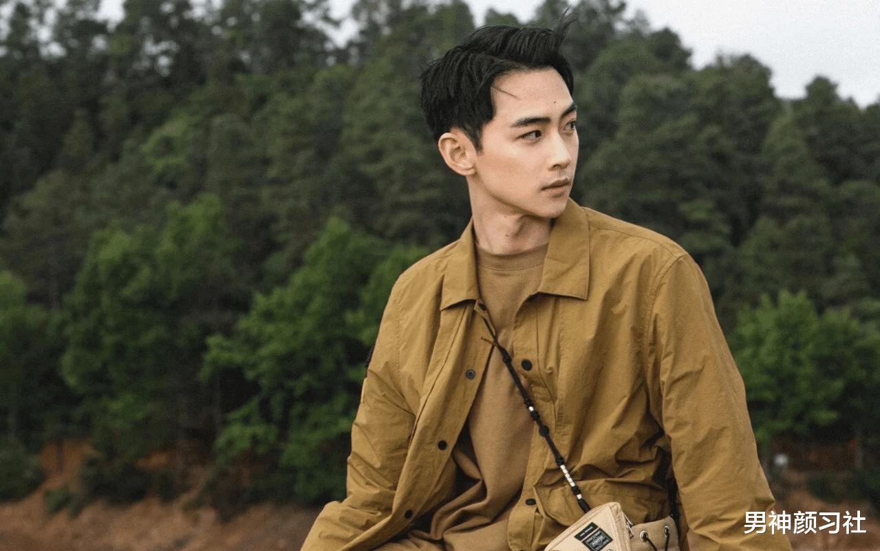 男神颜习社 大地色，现代成熟男士的主场色，约会首选搭配