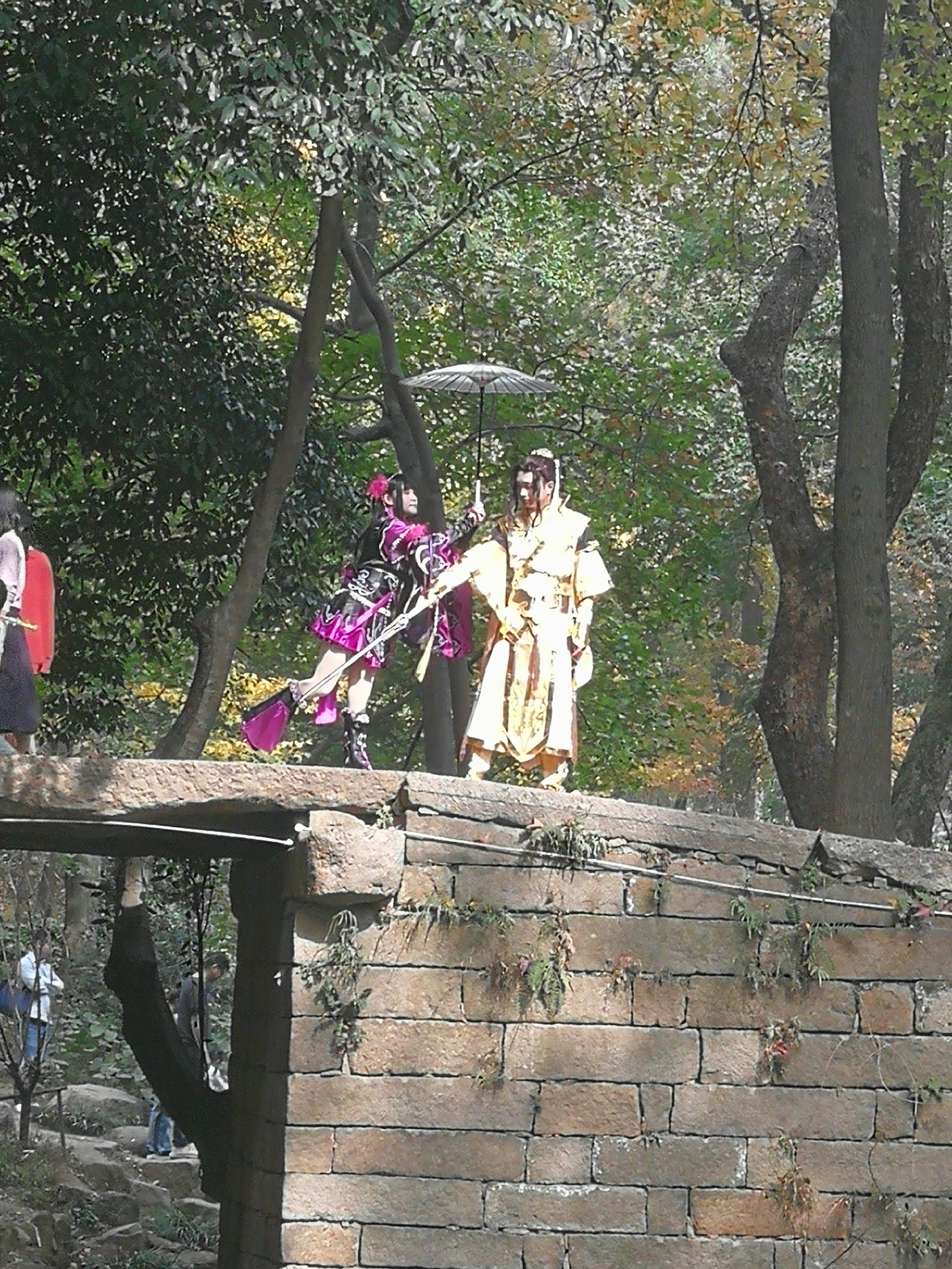 szfreeman 离开卓笔峰，山脚下上演着小哥哥姐姐们的cosplay