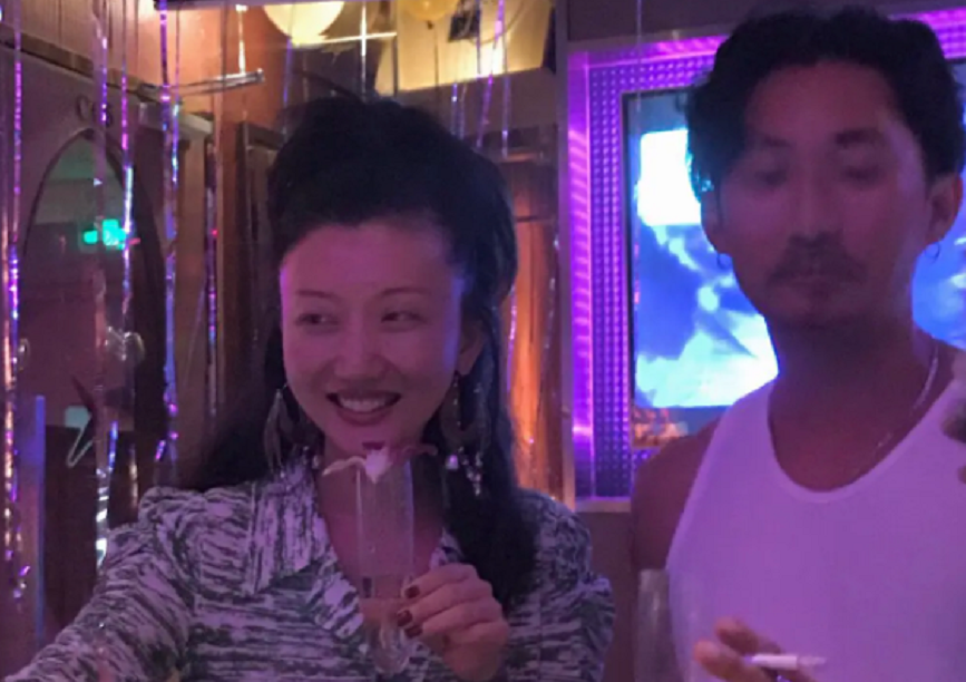 官宣|又一对网红夫妻官宣离婚！两人4个月前还秀恩爱，小女儿才5岁