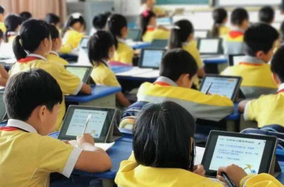 作文|《没用的爸爸》小学生作文，教师看完乐得不行，直言：小棉袄破了
