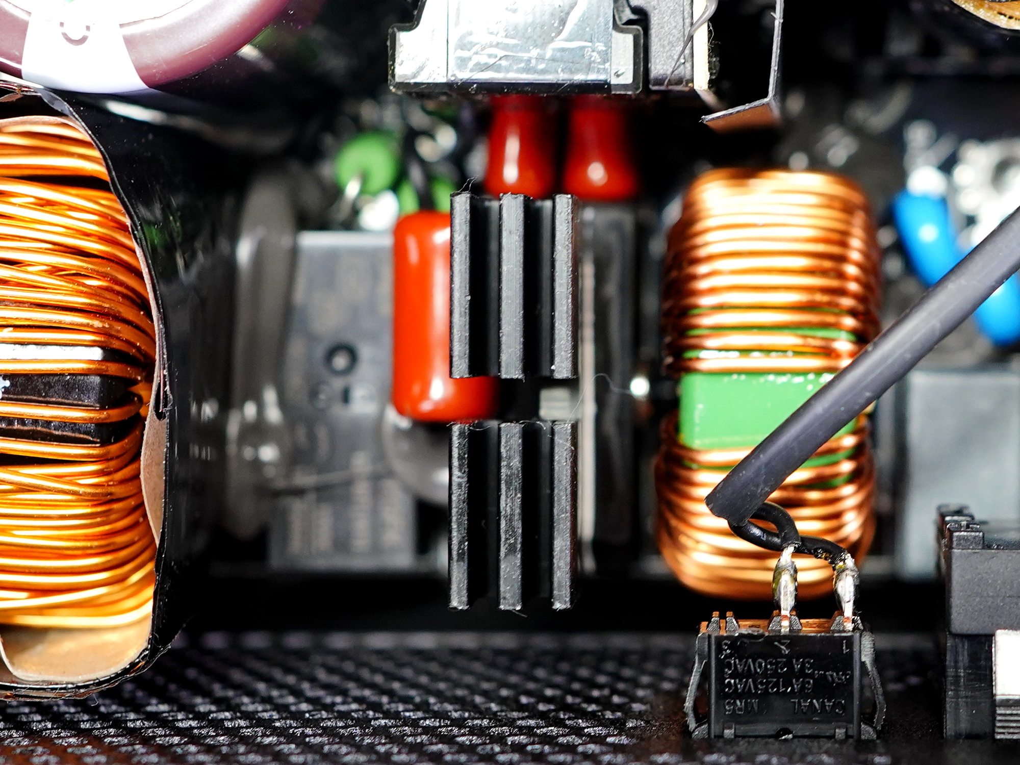 臺灣|邊拆解邊科普！用全漢Hydro G Pro1000了解電源結構和原理