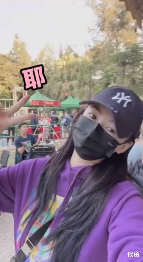 张柏芝|张柏芝贴面亲吻父亲，撒娇模样似少女，“江湖猛人”张仁勇罕露面引关注