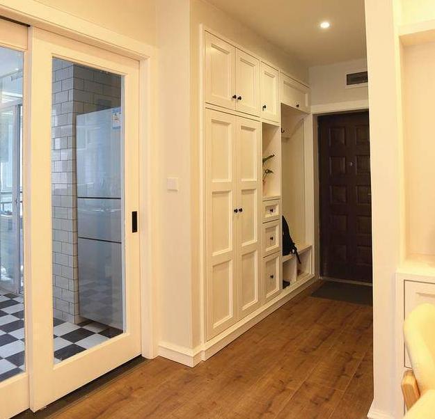 60平米的一房改两房,阳台封包成榻榻米,儿童房终于有着落了