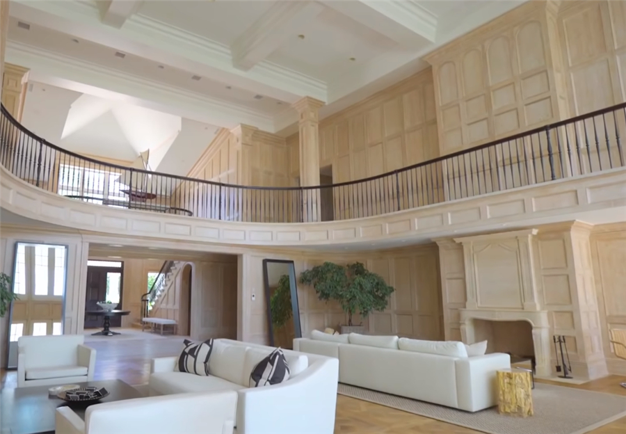 |碧昂丝夫妇2787㎡别墅，落地窗就有2层高，网友：做梦又有素材了