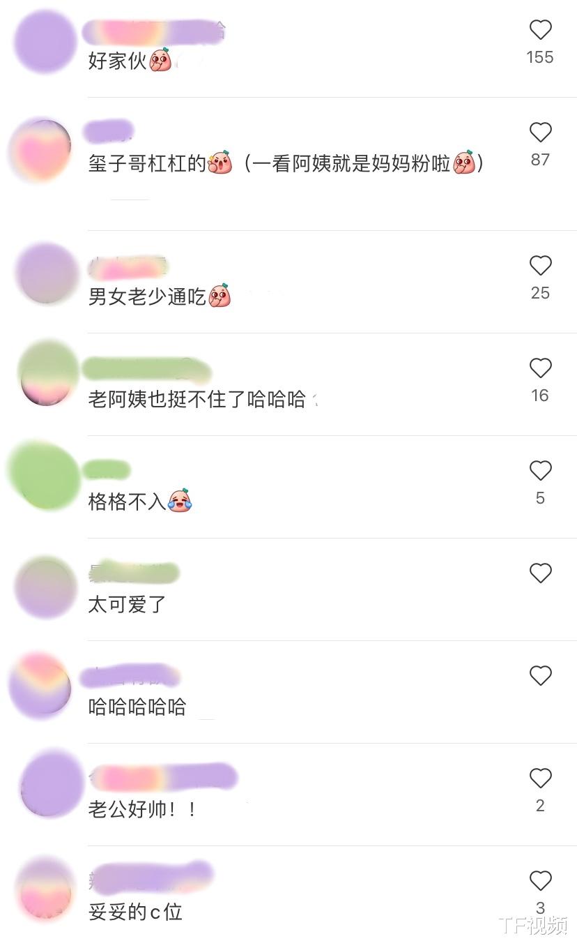易烊千玺 理发店拿易烊千玺当模版，放在中间格格不入，但抵挡不住老板热爱