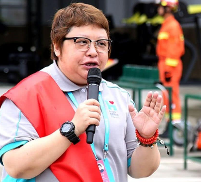 韩红|有种“反差”叫韩红瘦了，减肥成功后身材纤细，简直美到不敢认