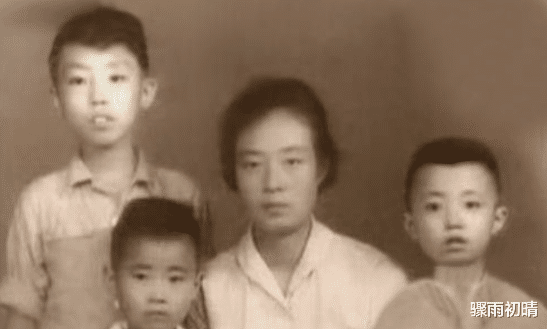 张艺谋|真是怪了！张艺谋愿意交将近上千万超生罚款，却不顾老母亲和亲弟弟