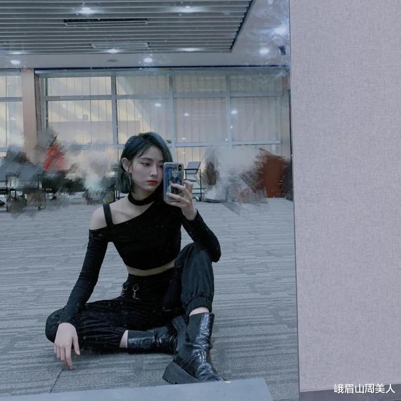 峨眉山周美人|夏天就要露肩!今夏跟女团学穿“斜肩单品”,性感又时髦