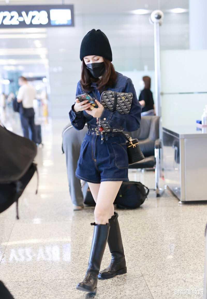 时尚美妆妞|1米59的王子文真自信，穿连体牛仔裤配长靴，意外显高又洋气