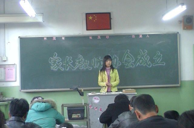 家中大小宝|“请倒数第一名家长上台”,家长心平气和地应对,让老师有些脸红