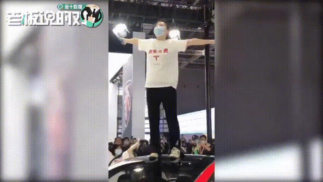 夏阳无秋艺 沉寂十余日之后，特斯拉维权女车主终于再行动