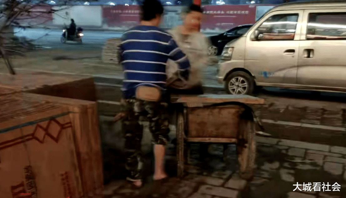 被砸装修和喷漆！湖北老板没有提前说，给钱时扣800元惹怒工人