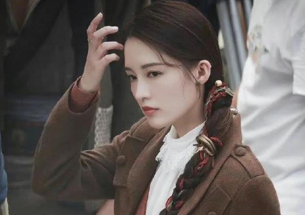 曾黎|任嘉伦宣布启动新剧，再度回归甜蜜情感剧，看到女主：热播剧没跑