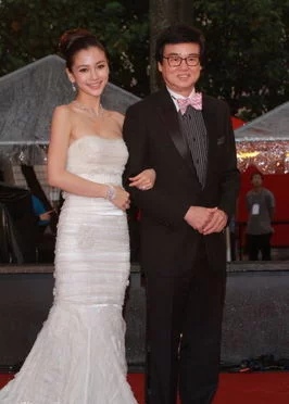 Angelababy|杨颖情人节发文，疑似回应已经离婚？