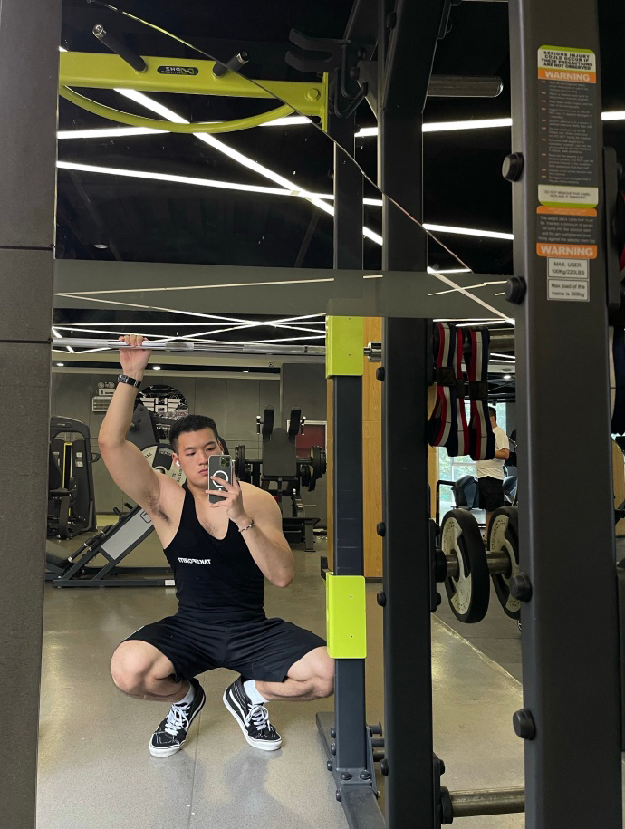 健身圈一哥|又壮又帅的肌肉小哥，练就霸气麒麟臂，荷尔蒙爆棚，男友力十足！