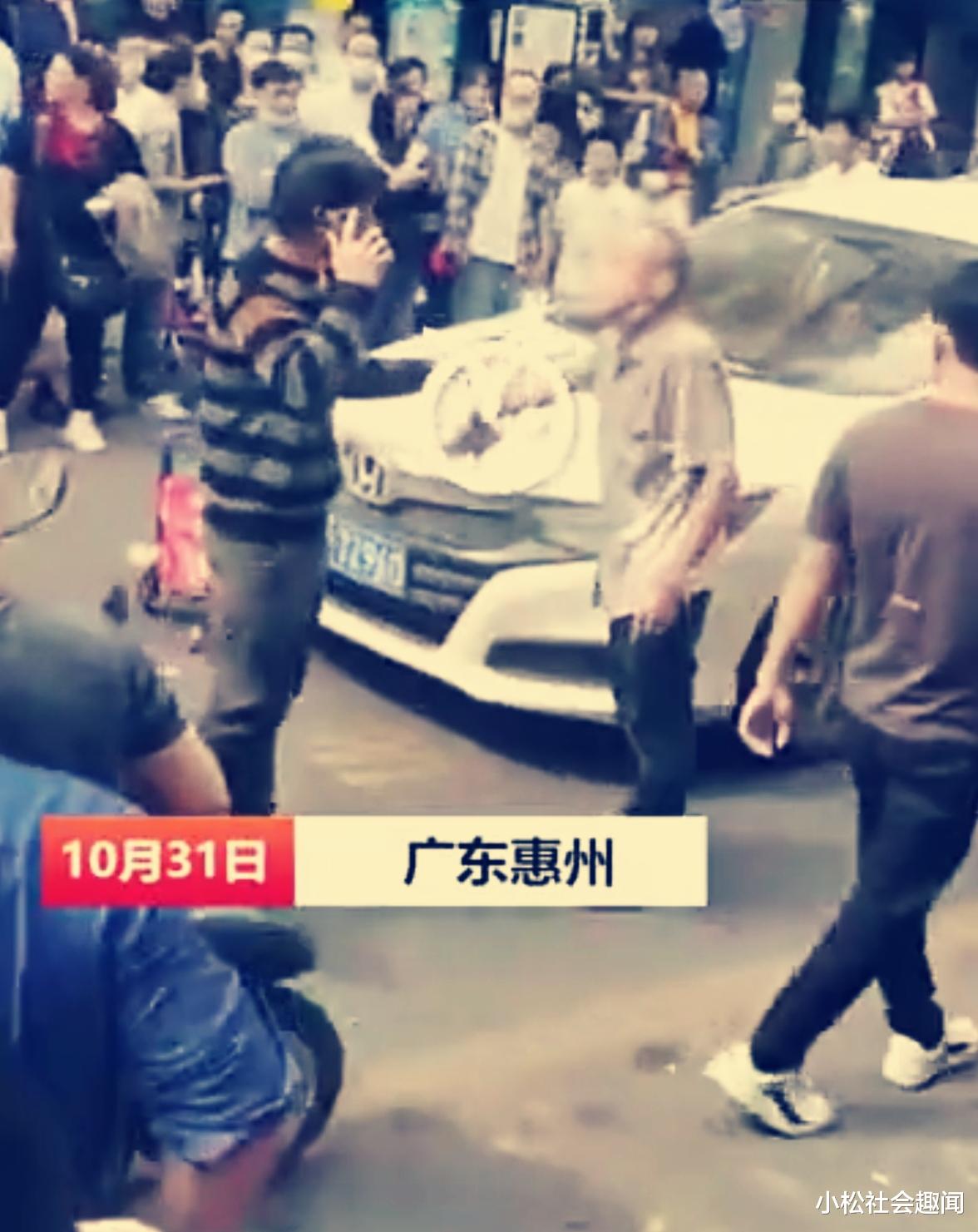 广东:大爷碰瓷轿车,抢夺司机手机不让报警,没有2000块你走不了