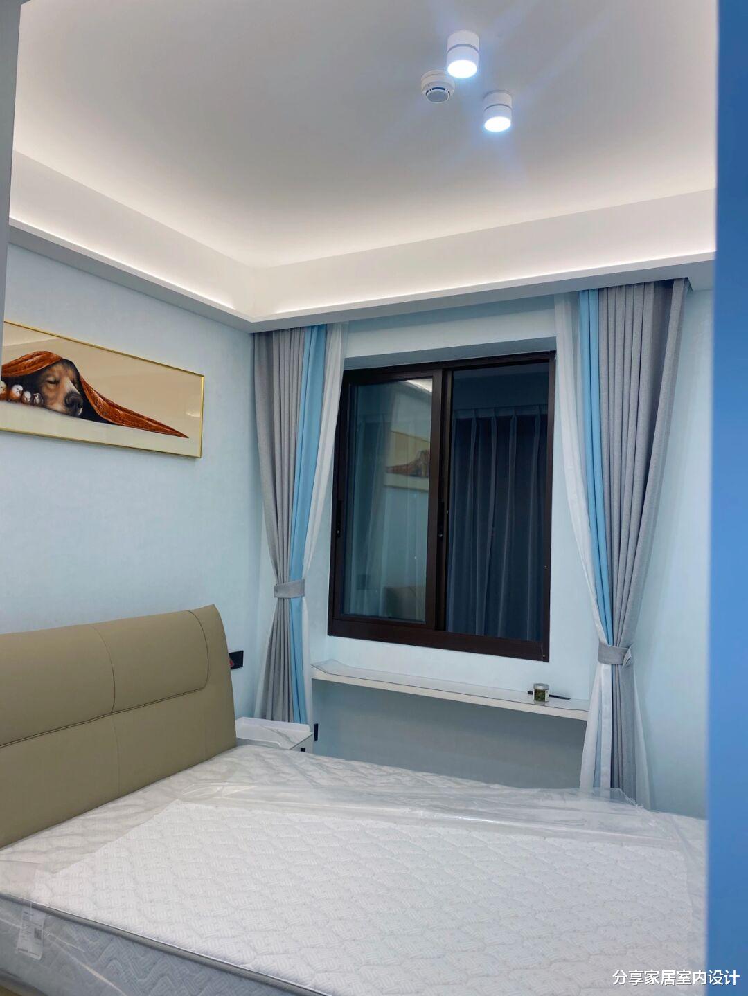 新房装修完工，网购的家具进场很喜欢，全屋无主灯的设计是亮点！