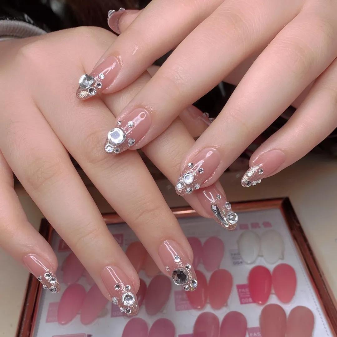 美甲|过年最适合做这些BlingBling美甲！