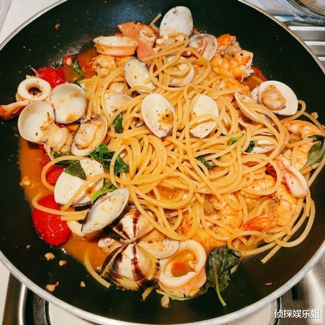 霍建华|林心如为霍建华庆生高调表白，拳套蛋糕尽显爱意，女儿暖心送祝福