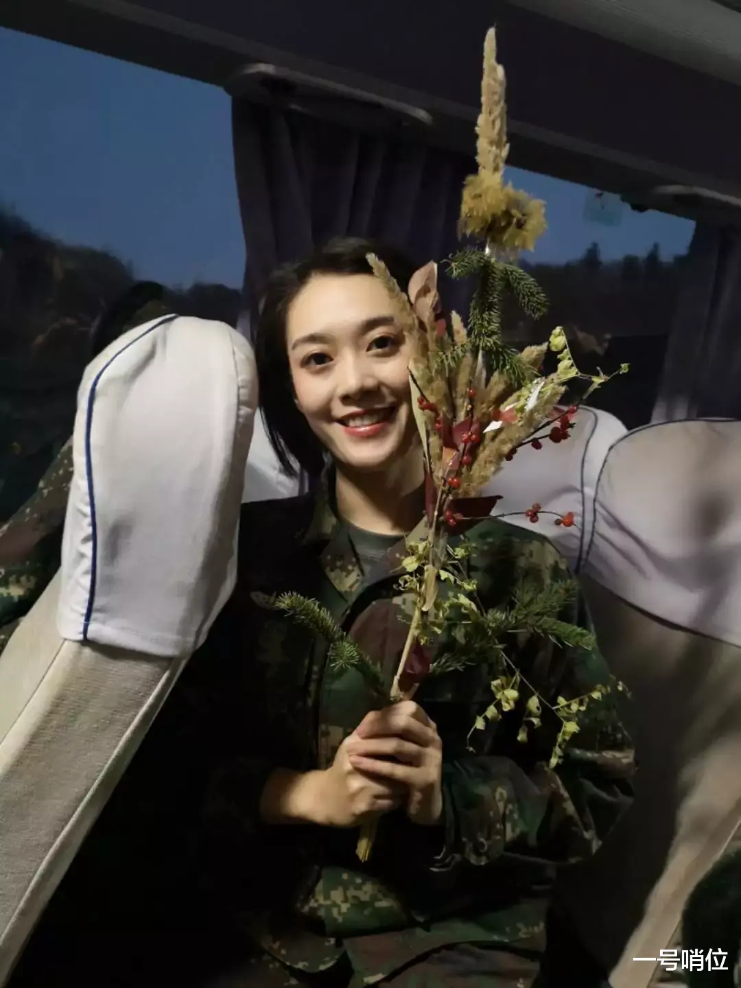 明星|40万粉丝的小姐姐，当排长了！